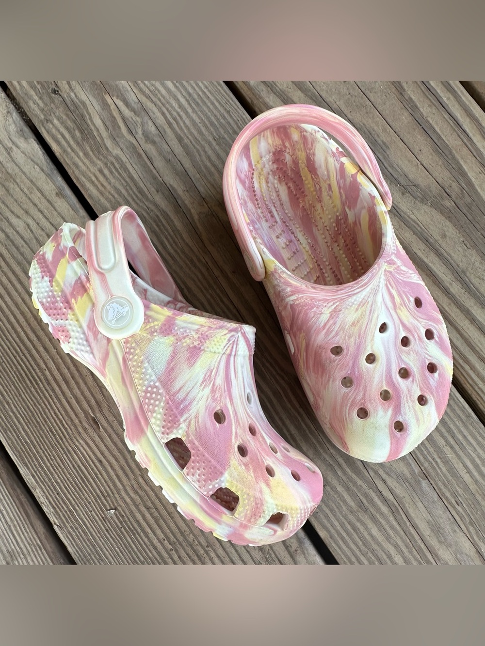 Crocs Classic Glow Marbled Clog Pink Yellow Glow in Dark Girls J2